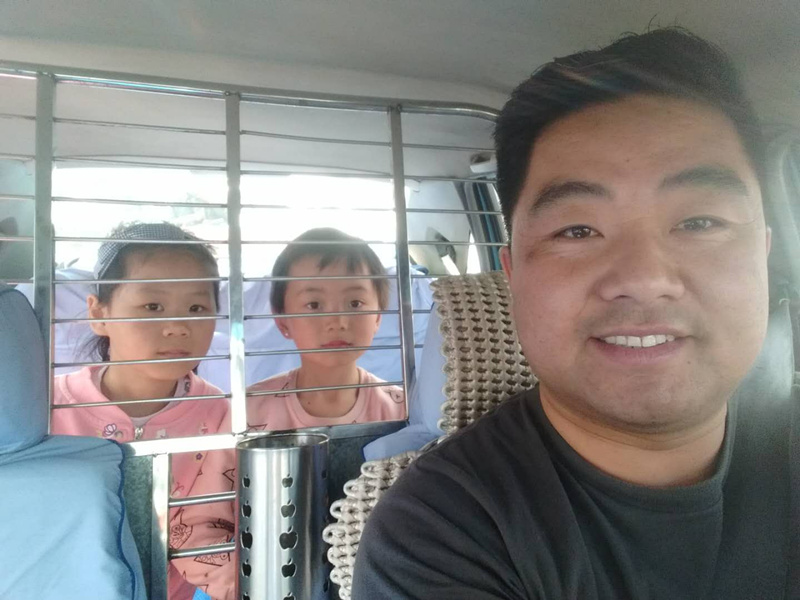 1525237830681150.jpg 20180407魏玉宏免費(fèi)拉迷路小學(xué)生回家_副本.jpg